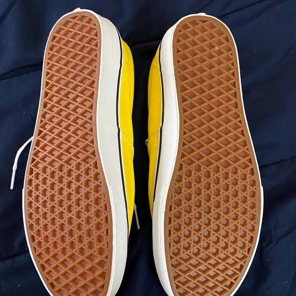 Yellow vans - Picture 2 of 2